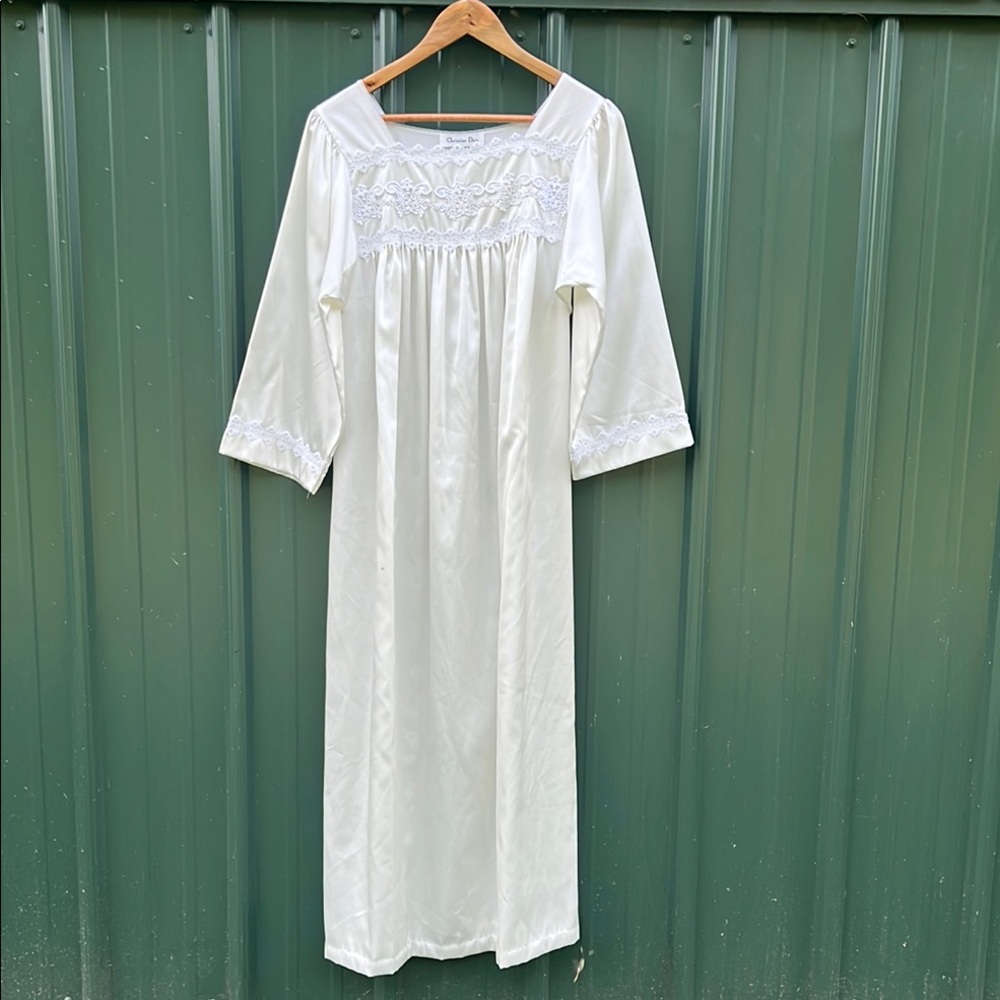 CHRISTIAN DIOR Elegant White Nightgown with Lace Details